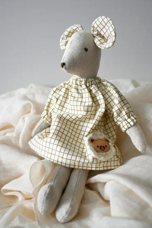 Handcrafted Small Mouse
