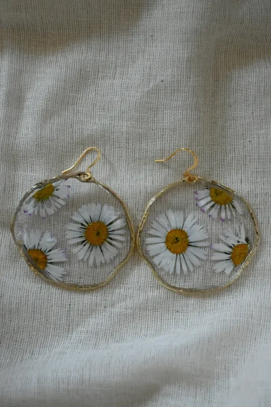 Handmade Daisy Real Flower Circular Earrings