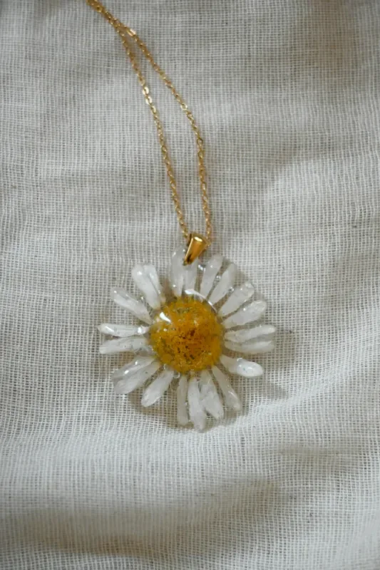 Handmade Encapsulated Daisy Real Flower Pendant and Necklace
