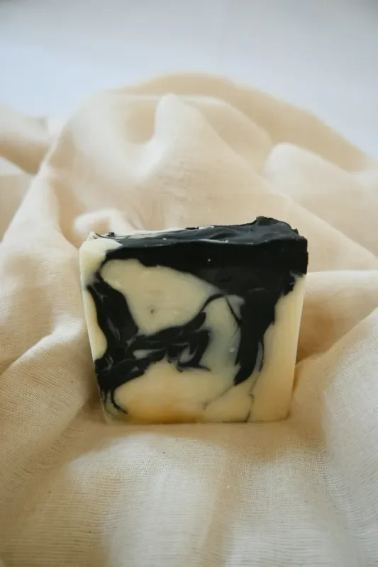 Lemongrass, Tea Tree & Charcoal Beeswax Soap 100g
